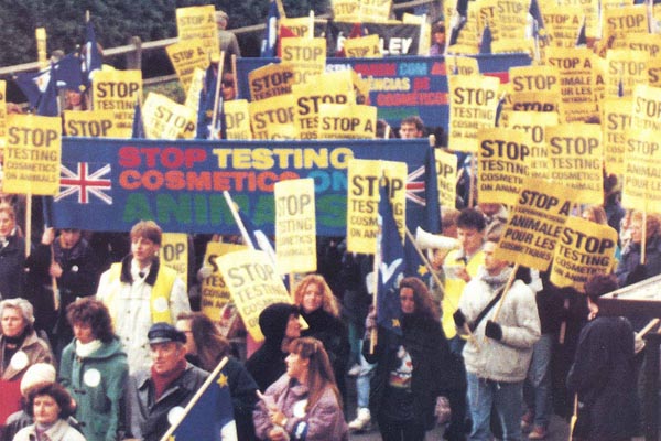 Demo against animal testing for cosmetics
